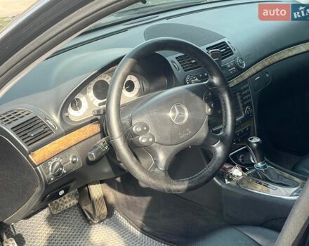 Чорний Мерседес Е-Клас, об'ємом двигуна 3 л та пробігом 375 тис. км за 6990 $, фото 30 на Automoto.ua