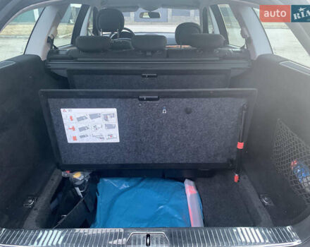 Черный Мерседес Е-Класс, объемом двигателя 1.8 л и пробегом 190 тыс. км за 8800 $, фото 14 на Automoto.ua