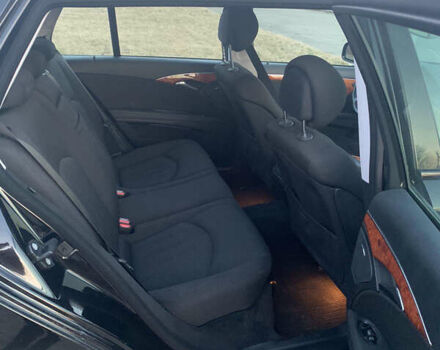 Черный Мерседес Е-Класс, объемом двигателя 1.8 л и пробегом 190 тыс. км за 8800 $, фото 6 на Automoto.ua