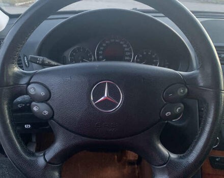 Черный Мерседес Е-Класс, объемом двигателя 1.8 л и пробегом 190 тыс. км за 8800 $, фото 7 на Automoto.ua