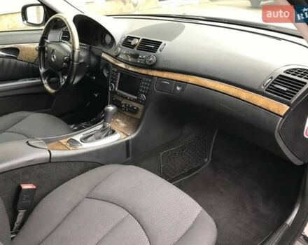 Черный Мерседес Е-Класс, объемом двигателя 2.15 л и пробегом 330 тыс. км за 8200 $, фото 4 на Automoto.ua