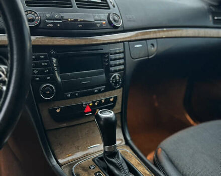 Черный Мерседес Е-Класс, объемом двигателя 1.8 л и пробегом 216 тыс. км за 7500 $, фото 11 на Automoto.ua