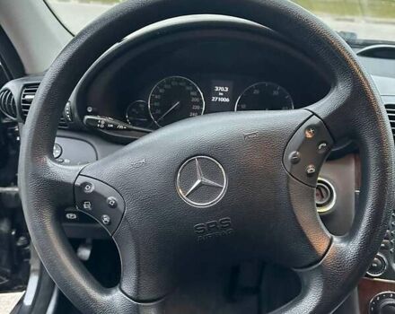 Черный Мерседес Е-Класс, объемом двигателя 2.1 л и пробегом 272 тыс. км за 5500 $, фото 3 на Automoto.ua