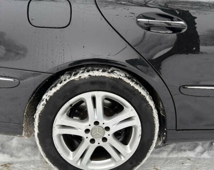 Черный Мерседес Е-Класс, объемом двигателя 2.2 л и пробегом 235 тыс. км за 8499 $, фото 29 на Automoto.ua