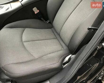 Черный Мерседес Е-Класс, объемом двигателя 2.15 л и пробегом 330 тыс. км за 8200 $, фото 7 на Automoto.ua