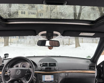Черный Мерседес Е-Класс, объемом двигателя 2.2 л и пробегом 235 тыс. км за 8499 $, фото 19 на Automoto.ua
