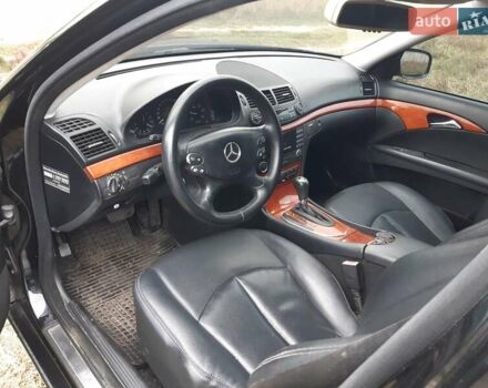 Чорний Мерседес Е-Клас, об'ємом двигуна 2.2 л та пробігом 324 тис. км за 9300 $, фото 1 на Automoto.ua