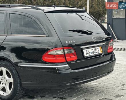 Черный Мерседес Е-Класс, объемом двигателя 2.2 л и пробегом 320 тыс. км за 8349 $, фото 23 на Automoto.ua