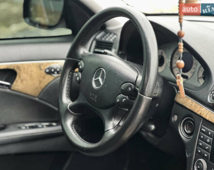 Черный Мерседес Е-Класс, объемом двигателя 2.2 л и пробегом 320 тыс. км за 8349 $, фото 44 на Automoto.ua