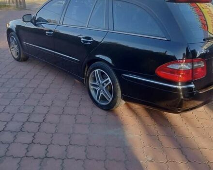 Чорний Мерседес Е-Клас, об'ємом двигуна 2.2 л та пробігом 283 тис. км за 8300 $, фото 3 на Automoto.ua