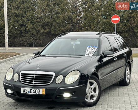 Черный Мерседес Е-Класс, объемом двигателя 2.2 л и пробегом 320 тыс. км за 8349 $, фото 2 на Automoto.ua