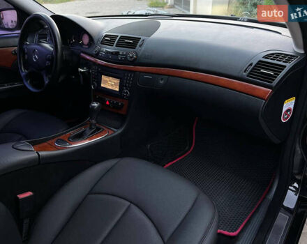 Чорний Мерседес Е-Клас, об'ємом двигуна 2.1 л та пробігом 236 тис. км за 7999 $, фото 26 на Automoto.ua