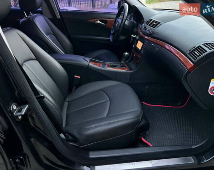 Чорний Мерседес Е-Клас, об'ємом двигуна 2.1 л та пробігом 236 тис. км за 7999 $, фото 25 на Automoto.ua