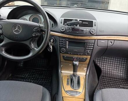 Черный Мерседес Е-Класс, объемом двигателя 2.99 л и пробегом 318 тыс. км за 8200 $, фото 8 на Automoto.ua