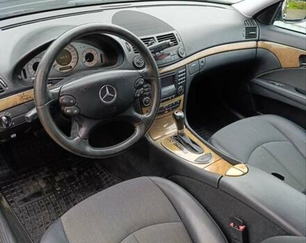 Черный Мерседес Е-Класс, объемом двигателя 2.99 л и пробегом 318 тыс. км за 8200 $, фото 10 на Automoto.ua