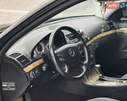 Черный Мерседес Е-Класс, объемом двигателя 2.2 л и пробегом 320 тыс. км за 8349 $, фото 35 на Automoto.ua