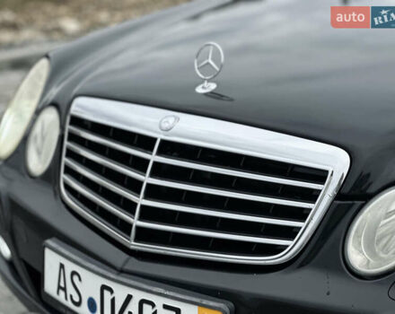 Черный Мерседес Е-Класс, объемом двигателя 2.2 л и пробегом 320 тыс. км за 8349 $, фото 11 на Automoto.ua