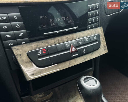 Черный Мерседес Е-Класс, объемом двигателя 2.2 л и пробегом 320 тыс. км за 8349 $, фото 57 на Automoto.ua