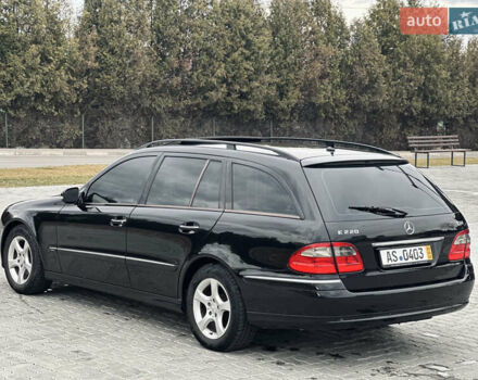 Черный Мерседес Е-Класс, объемом двигателя 2.2 л и пробегом 320 тыс. км за 8349 $, фото 22 на Automoto.ua