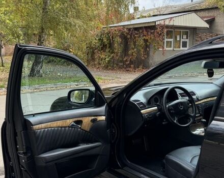 Черный Мерседес Е-Класс, объемом двигателя 3 л и пробегом 300 тыс. км за 4900 $, фото 11 на Automoto.ua