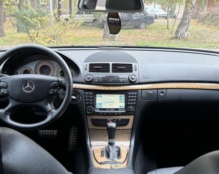 Черный Мерседес Е-Класс, объемом двигателя 3 л и пробегом 300 тыс. км за 4900 $, фото 17 на Automoto.ua