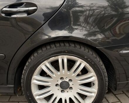 Черный Мерседес Е-Класс, объемом двигателя 3 л и пробегом 300 тыс. км за 4900 $, фото 10 на Automoto.ua