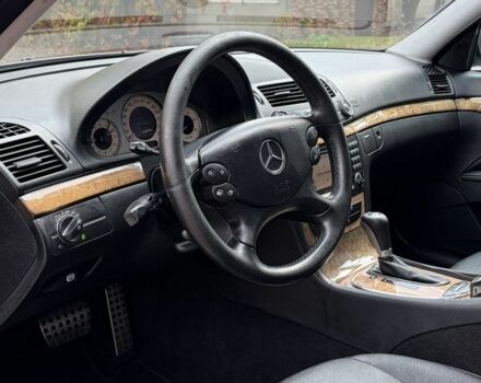 Черный Мерседес Е-Класс, объемом двигателя 3 л и пробегом 300 тыс. км за 4900 $, фото 14 на Automoto.ua