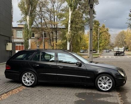 Черный Мерседес Е-Класс, объемом двигателя 3 л и пробегом 300 тыс. км за 4900 $, фото 5 на Automoto.ua