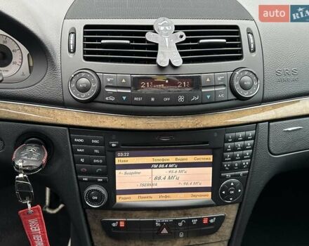 Черный Мерседес Е-Класс, объемом двигателя 2.2 л и пробегом 258 тыс. км за 11500 $, фото 68 на Automoto.ua