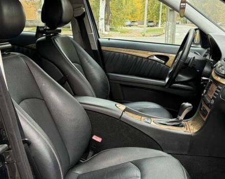 Черный Мерседес Е-Класс, объемом двигателя 3 л и пробегом 300 тыс. км за 4900 $, фото 23 на Automoto.ua