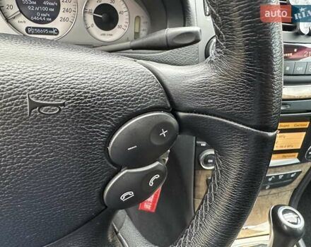 Черный Мерседес Е-Класс, объемом двигателя 2.2 л и пробегом 258 тыс. км за 11500 $, фото 67 на Automoto.ua