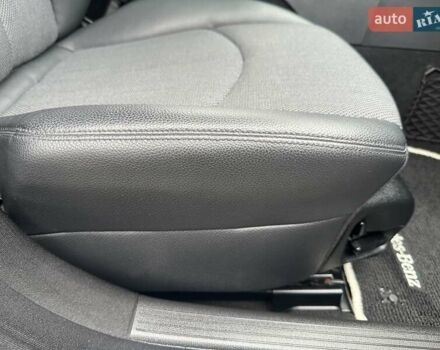 Черный Мерседес Е-Класс, объемом двигателя 2.15 л и пробегом 258 тыс. км за 11999 $, фото 56 на Automoto.ua