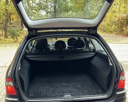 Черный Мерседес Е-Класс, объемом двигателя 3 л и пробегом 300 тыс. км за 4900 $, фото 20 на Automoto.ua