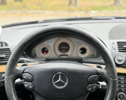 Черный Мерседес Е-Класс, объемом двигателя 3 л и пробегом 300 тыс. км за 4900 $, фото 16 на Automoto.ua