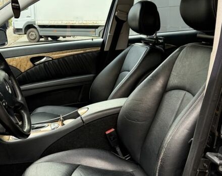 Черный Мерседес Е-Класс, объемом двигателя 3 л и пробегом 300 тыс. км за 4900 $, фото 13 на Automoto.ua