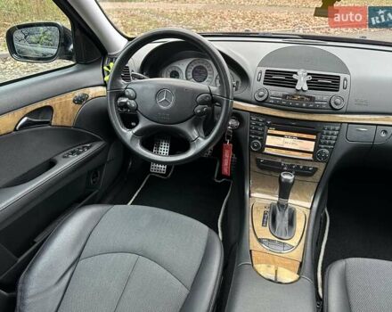 Черный Мерседес Е-Класс, объемом двигателя 2.2 л и пробегом 258 тыс. км за 11500 $, фото 62 на Automoto.ua