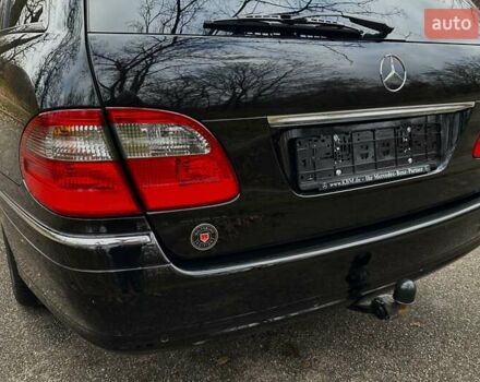 Черный Мерседес Е-Класс, объемом двигателя 2.2 л и пробегом 258 тыс. км за 11500 $, фото 31 на Automoto.ua