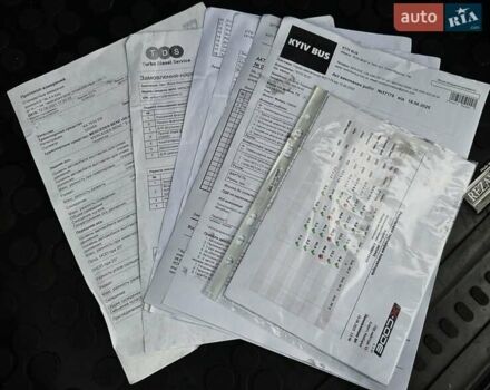 Черный Мерседес Е-Класс, объемом двигателя 2.2 л и пробегом 258 тыс. км за 11500 $, фото 5 на Automoto.ua