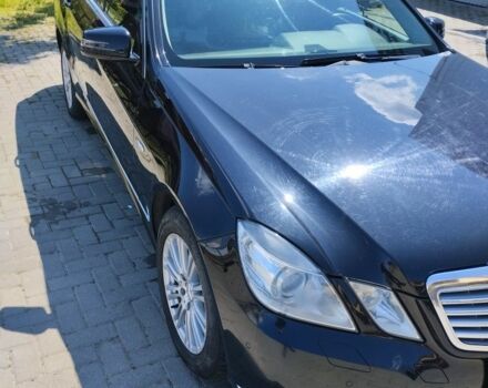 Черный Мерседес Е-Класс, объемом двигателя 2.1 л и пробегом 359 тыс. км за 9000 $, фото 7 на Automoto.ua