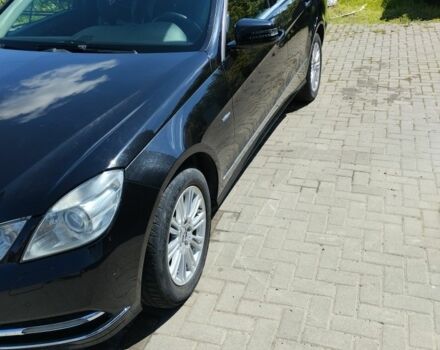 Черный Мерседес Е-Класс, объемом двигателя 2.1 л и пробегом 359 тыс. км за 9000 $, фото 11 на Automoto.ua