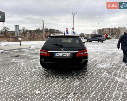 Черный Мерседес Е-Класс, объемом двигателя 2.14 л и пробегом 450 тыс. км за 10300 $, фото 11 на Automoto.ua