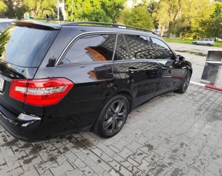 Мерседес Е-Клас 2010 у Яворове на Automoto.ua Чорний Мерседес Е-Клас, об'ємом двигуна 2.1 л та пробігом 290 тис. км за 11500 $, фото 1 на Automoto.ua
