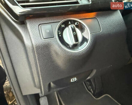 Мерседес Е-Клас 2010 у Коломые на Automoto.ua Чорний Мерседес Е-Клас, об'ємом двигуна 2.14 л та пробігом 374 тис. км за 10999 $, фото 32 на Automoto.ua