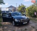 Черный Мерседес Е-Класс, объемом двигателя 2.2 л и пробегом 300 тыс. км за 9000 $, фото 1 на Automoto.ua