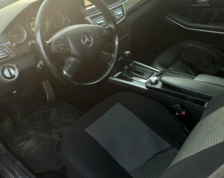Чорний Мерседес Е-Клас, об'ємом двигуна 2.1 л та пробігом 293 тис. км за 13750 $, фото 7 на Automoto.ua