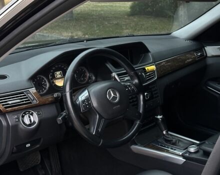 Чорний Мерседес Е-Клас, об'ємом двигуна 2.1 л та пробігом 267 тис. км за 10500 $, фото 4 на Automoto.ua