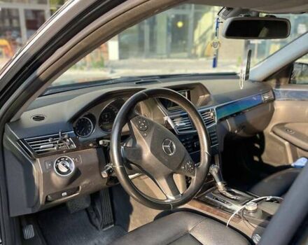 Черный Мерседес Е-Класс, объемом двигателя 2.14 л и пробегом 304 тыс. км за 11000 $, фото 1 на Automoto.ua