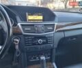 Черный Мерседес Е-Класс, объемом двигателя 2.14 л и пробегом 304 тыс. км за 10200 $, фото 10 на Automoto.ua