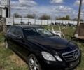 Черный Мерседес Е-Класс, объемом двигателя 2.1 л и пробегом 300 тыс. км за 4999 $, фото 1 на Automoto.ua
