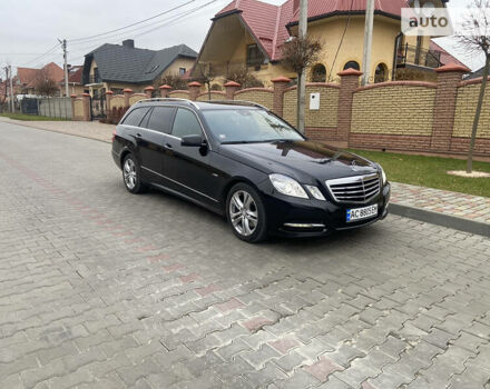 Чорний Мерседес Е-Клас, об'ємом двигуна 2.1 л та пробігом 250 тис. км за 12000 $, фото 1 на Automoto.ua